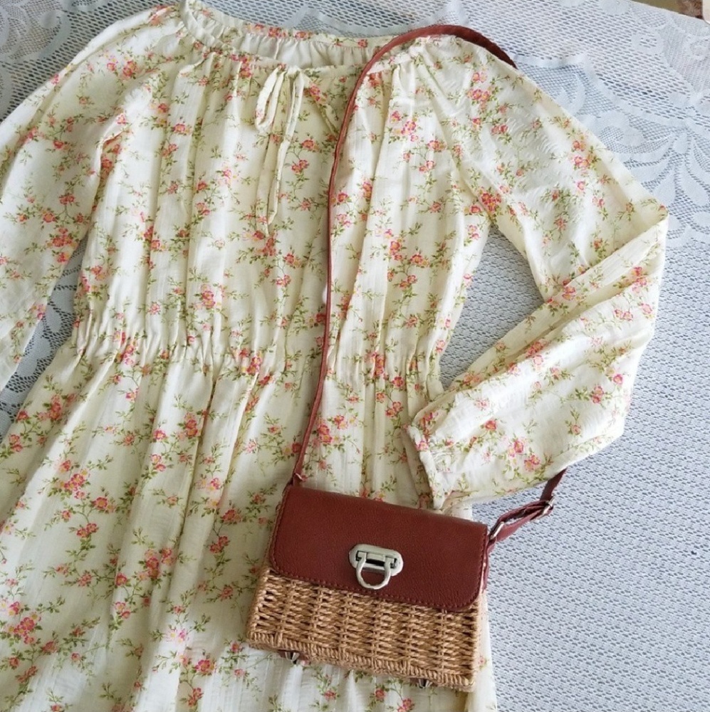 🌷 Lovely delicate flower dress 🌷